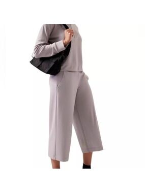 Athleta Seasoft Wide Crop Pant women’s medium soft purple